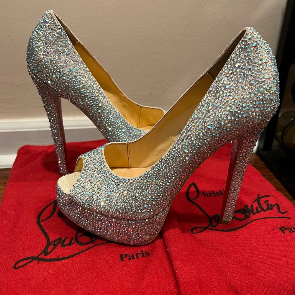 Crystals beautiful wedding heels!!